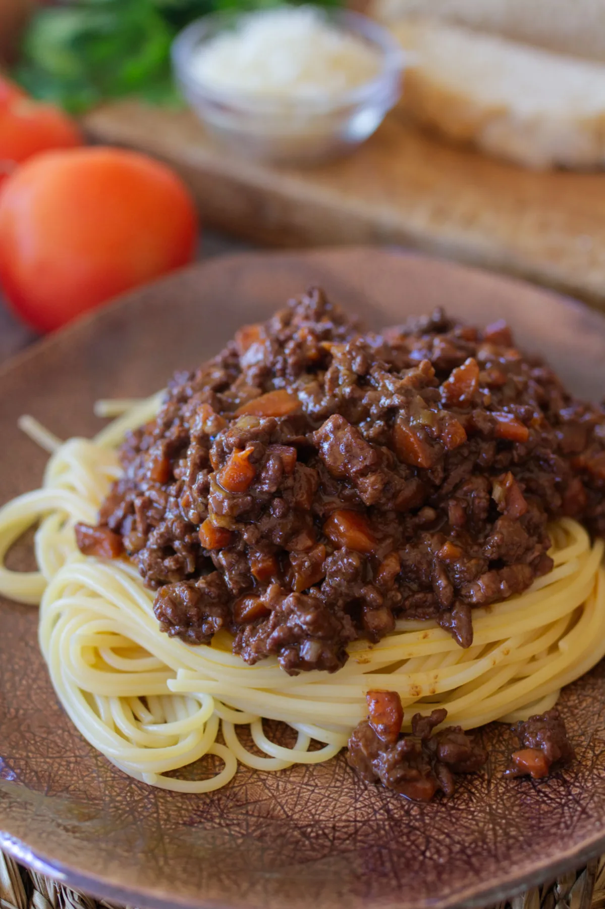 A plate of spaghetti and bolognese sauce.