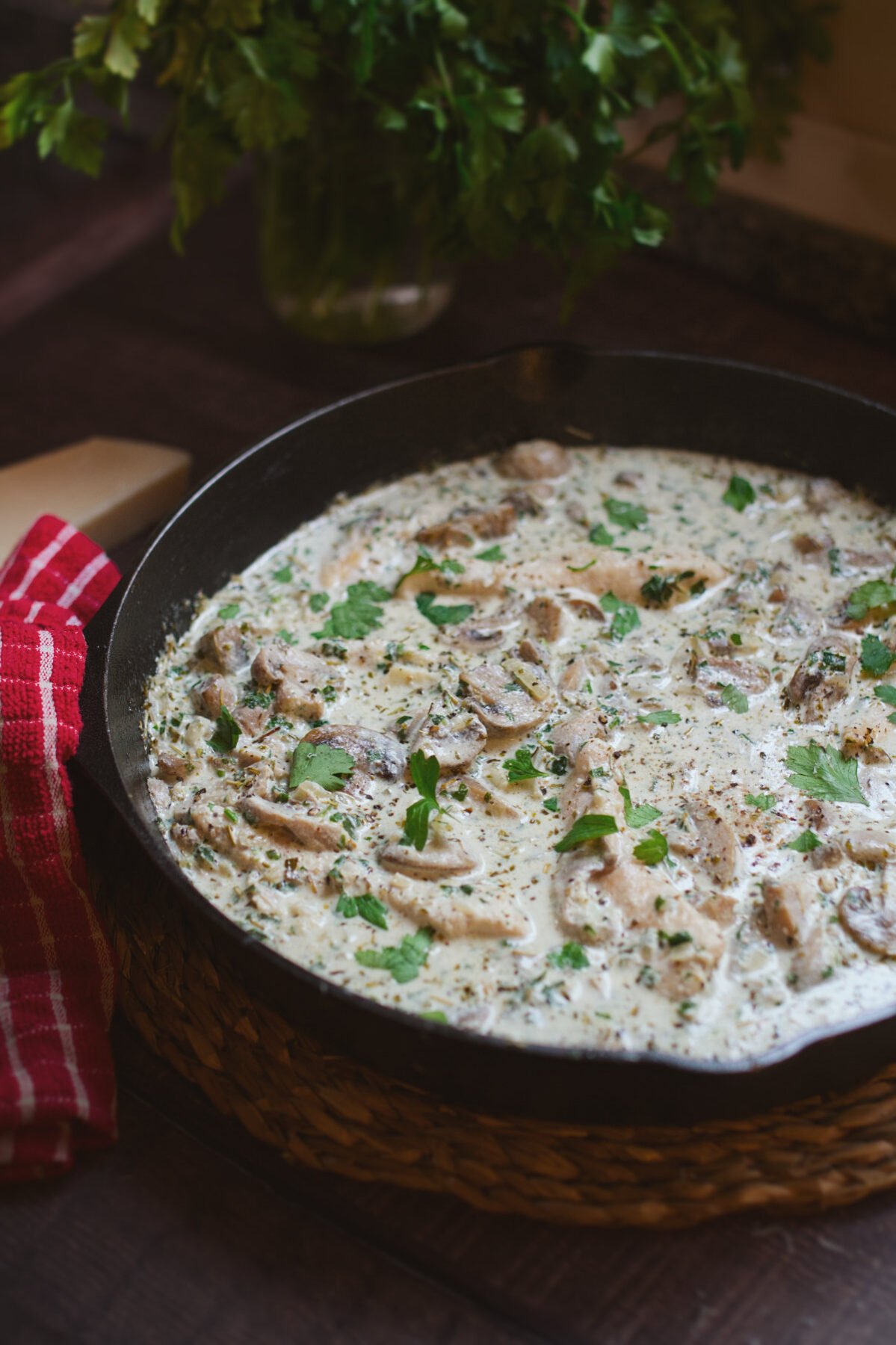 a alrge pan of creamy mushroom chicken