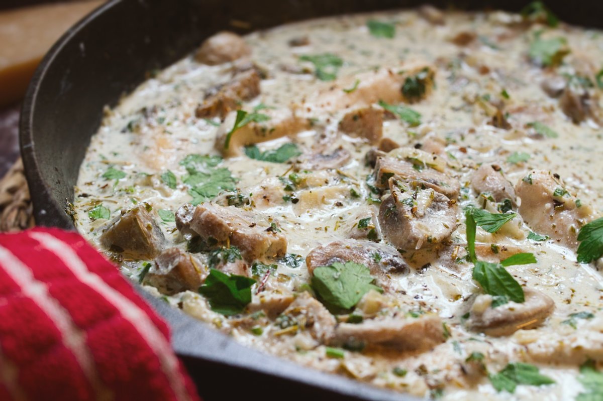 a large pan of creamy mushroom chicken