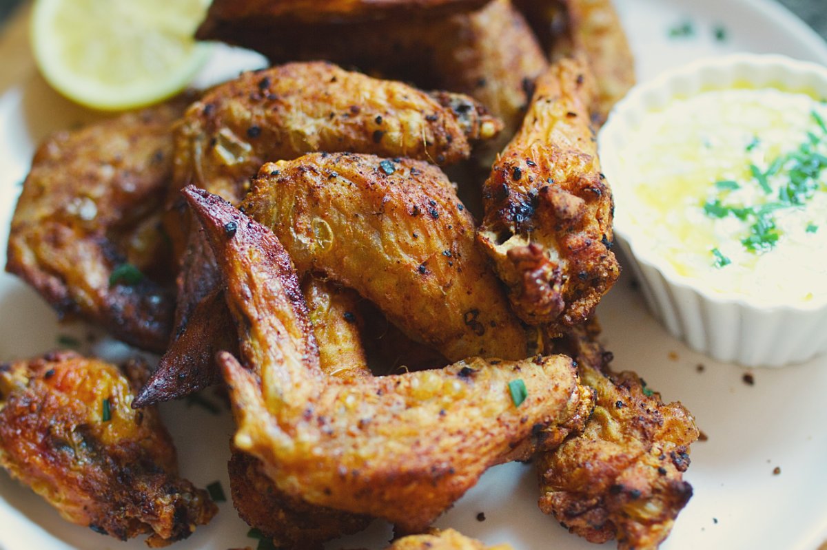 A plate of extra crispy chicken wings