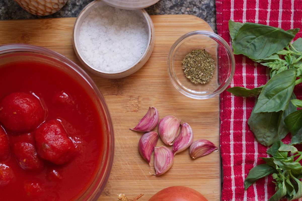 ingredients for making marinara sauce 