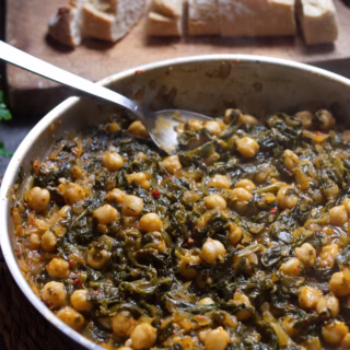 A pan of Spanish Spinach and chickpeas