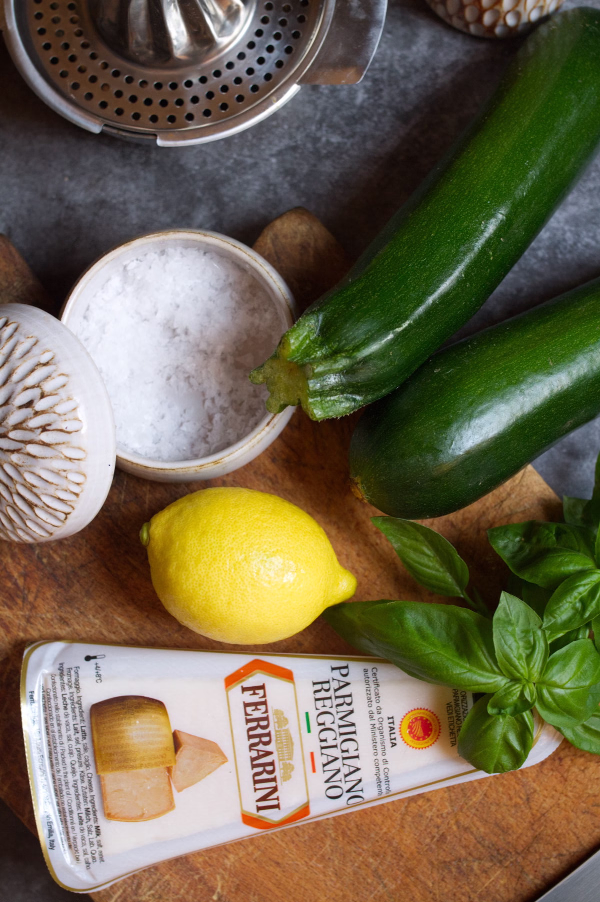 ingredients used to make courgette carpaccio