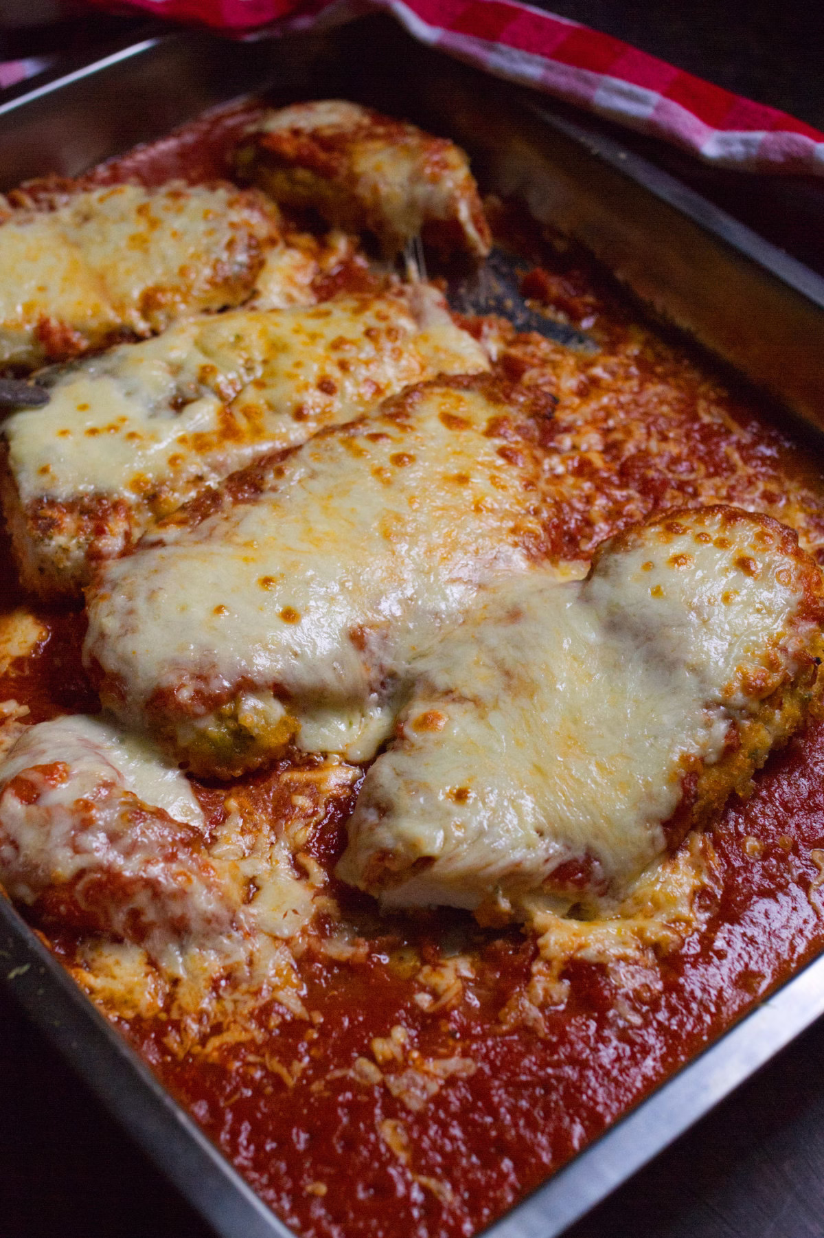 Chicken-Parmigiana-v10 - happymediterranean.com A pan of Chicken Parmigiana - Pollo alla Parmigiana